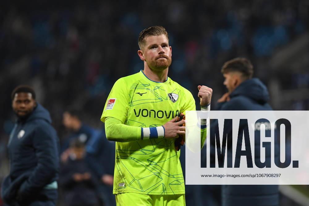 Torwart Timo Horn (VfL Bochum) gestikuliert, gestik waehrend des Spiels der 2. Bundesliga zwischen VfL Bochum und Hertha BSC, Vonovia Ruhrstadion am 18. October 2025 in Bochum, Deutschland. (Foto von Ralf Treese DeFodi Images) +++ Torwart Timo Horn (VfL Bochum) gestures during the 2. Bundesliga match between VfL Bochum and Hertha BSC at Vonovia Ruhrstadion on October 18, 2025 in Bochum, Germany. (Photo by Ralf Treese DeFodi Images) (Photo by Ralf Treese DeFodi Images) Goalkeeper Timo Horn VfL Bochum gestures, gestures during the 2 Bundesliga match between VfL Bochum and Hertha BSC, Vonovia Ruhrstadion on October 18, 2025 in Bochum, Germany Photo by Ralf Treese DeFodi Images Goalkeeper Timo Horn VfL Bochum gestures during the 2 Bundesliga match between VfL Bochum and Hertha BSC at Vonovia Ruhrstadion on October 18, 2025 in Bochum, Germany Photo by Ralf Treese DeFodi Images Photo by Ralf Treese DeFodi Images