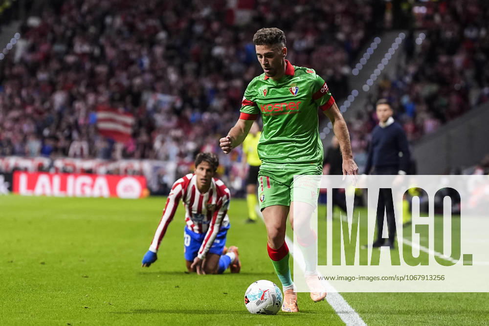 Kike Barja of CA Osasuna in action during the Spanish league, La Liga EA Sports, football match played between Atletico de Madrid and CA Osasuna at Riyadh Air Metropolitano stadium on October 18, 2025 in Madrid, Spain. Madrid SPAIN - ZUMAa181 20251018_zaa_a181_216