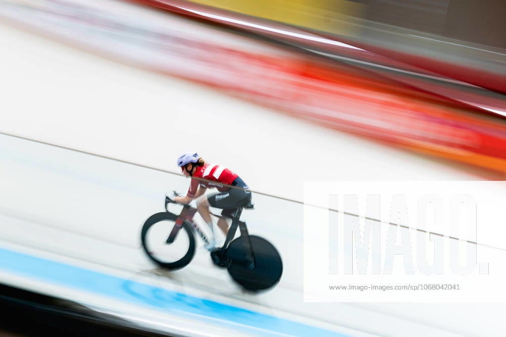 2025 Tissot UCI Track World Championships Picture by Alex Whitehead SWpix.com - 20 10 2025 - Cycling - 2025 Tissot UCI Track World Championships - Velodromo Penalolà n, Santiago, Chile - Training - Laura Auerbach-Lind of Denmark. Santiago Velodromo Parque Penalolà n Chile