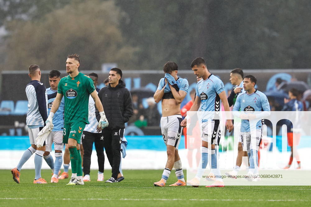 Celta team group, Mannschaftsbild, Totale (Celta), OCTOBER 19, 2025 - Football Soccer : Celta team players disappointed with the draw after Spanish La Liga EA Sports match between RC Celta de Vigo - Real Sociedad at the Estadio Abanca Balaidos in Vigo, Spain. Noxthirdxpartyxsales aflo_307494172