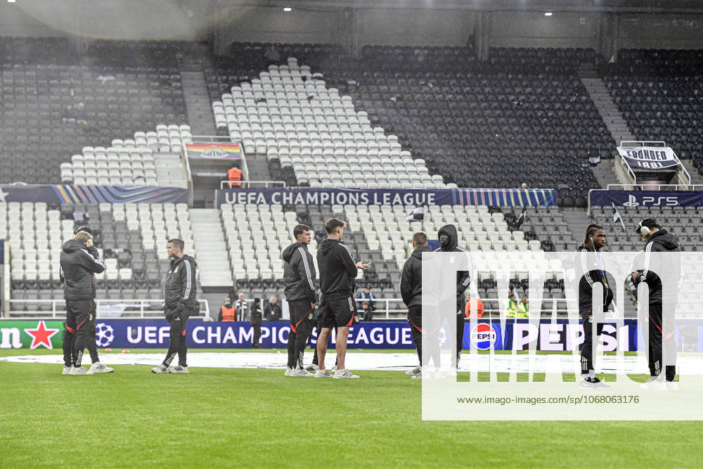 Newcastle United v Benfica UEFA Champions League Players of Benfica arrive during the UEFA Champions League match at St. James s Park, Newcastle UK Newspapers OUT