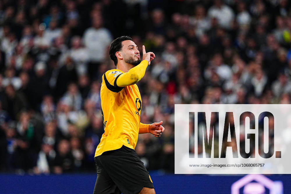 Torjubel nach Tor zum 1:2 per Elfmeter Strafstoss Ramy Bensebaini (Borussia Dortmund, 05) DEN, FC Kopenhagen vs. Borussia Dortmund, Fussball, UEFA Champions League, Spieltag 3, Spielzeit 2025 2026, 21.10.2025 DEN, FC Kopenhagen vs. Borussia Dortmund, Fussball, UEFA Champions League, Spieltag 3, Spielzeit 2025 2026, 21.10.2025 Kopenhagen