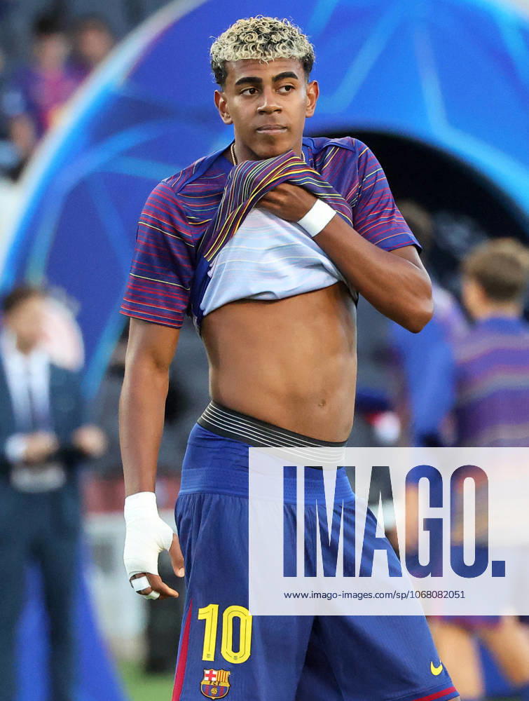 FC Barcelona, Barca v Olympiacos FC - UEFA Champions League 2025 26 League Phase MD3 Lamine Yamal trains during the match between FC Barcelona and Olympiacos FC, corresponding to Matchday 3 of the League phase of the UEFA Champions League, at the Lluis Companys Stadium in Barcelona, Spain, on October 21, 2025. Barcelona Barcelona Spain