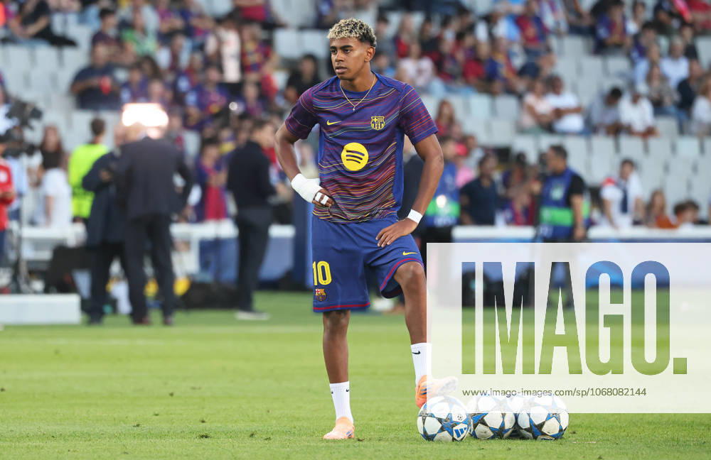 FC Barcelona, Barca v Olympiacos FC - UEFA Champions League 2025 26 League Phase MD3 Lamine Yamal trains during the match between FC Barcelona and Olympiacos FC, corresponding to Matchday 3 of the League phase of the UEFA Champions League, at the Lluis Companys Stadium in Barcelona, Spain, on October 21, 2025. Barcelona Barcelona Spain