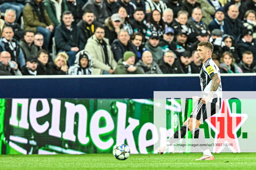 Newcastle United v Benfica UEFA Champions League Kieran Trippier of Newcastle United passes the ball during the UEFA Champions League match at St. James s Park, Newcastle UK Newspapers OUT