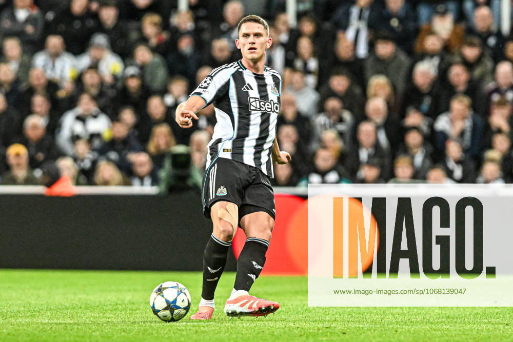 Newcastle United v Benfica UEFA Champions League Sven Botman of Newcastle United passes the ball during the UEFA Champions League match at St. James s Park, Newcastle UK Newspapers OUT