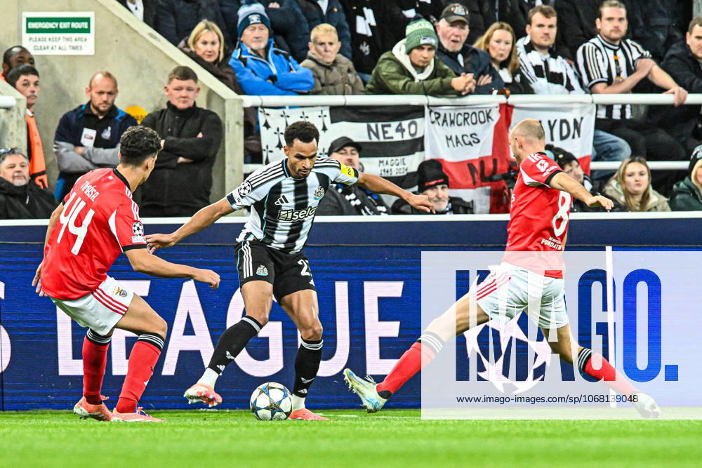 Newcastle United v Benfica UEFA Champions League Jacob Murphy of Newcastle United and Fredrik Aursnes and Tomas Araujo of Benfica during the UEFA Champions League match at St. James s Park, Newcastle UK Newspapers OUT