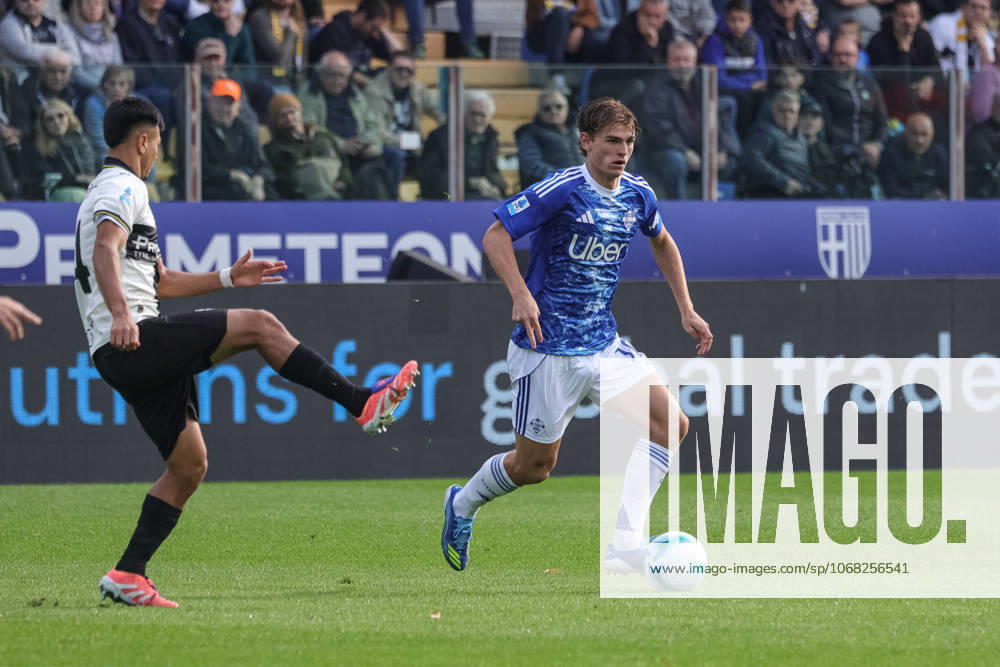 CALCIO - Serie A - Parma Calcio vs Como 1907 Como s Nico Paz in action during Parma Calcio vs Como 1907, Italian soccer Serie A match in Parma, Italy, October 25 2025 Parma Italy