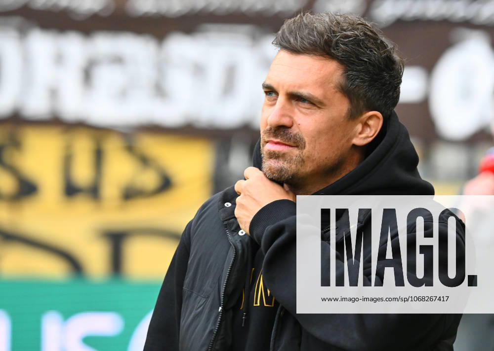 Trainer Thomas Stamm (Dresden), 25.10.2025, Fussball, GER, Saison 2025 2026, 2. Bundesliga, Zweite Liga, 10. Spieltag, Rudolf-Harbig-Stadion Dresden, SG Dynamo Dresden - SC Paderborn 07, DFB AND DFL REGULATIONS PROHIBIT ANY USE OF PHOTOGRAPHS as IMAGE SEQUENCES and or QUASI-VIDEO,