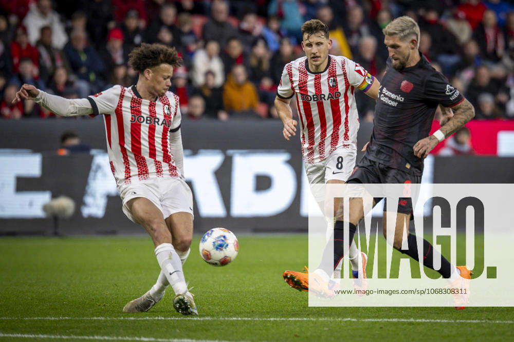 Derry Scherhant (SC Freiburg, 7), Maximilian Eggestein (SC Freiburg, 8), Robert Andrich (Bayer 04 Leverkusen, 8) during the Bundesliga match (gameday 8) between Bayer 04 Leverkusen vs. SC Freiburg at BayArena on October 26, 2025 in Leverkusen, Germany. (Photo by Axel Kohring Beautiful Sports) DFL REGULATIONS PROHIBIT ANY USE OF PHOTOGRAPHS AS IMAGE SEQUENCES AND OR QUASI-VIDEO. Nordrhein-Westfalen Germany