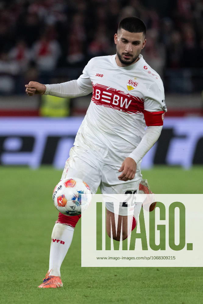 Deniz Undav (VfB Stuttgart 26) GER, VfB Stuttgart vs. 1. FSV Mainz 05, Fussball, Herren, 1. Bundesliga, 8. Spieltag, Spielzeit 2025 2026, 26.10.2025, DFL DFB REGULATIONS PROHIBIT ANY USE OF PHOTOGRAPHS AS IMAGE SEQUENCES AND OR QUASI-VIDEO, GER, VfB Stuttgart vs. 1. FSV Mainz 05, Fussball, Herren, 1. Bundesliga, 8. Spieltag, Spielzeit 2025 2026, 26.10.2025 Stuttgart
