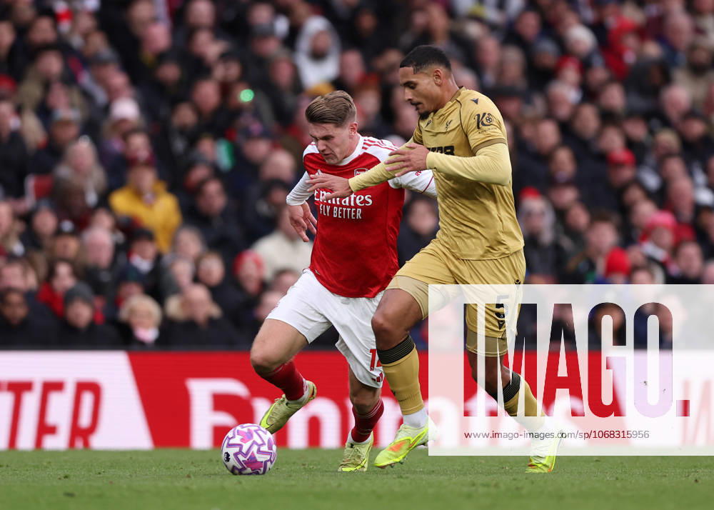 London, England, 26th October 2025. Viktor Gyokeres of Arsenal with Maxence Lacroix of Crystal Palace during the Arsenal vs Crystal Palace Premier League match at the Emirates Stadium, London. Picture credit should read: David Klein Sportimage . SPI_063_DK_Arsenal_Palace SPI-4243-0063