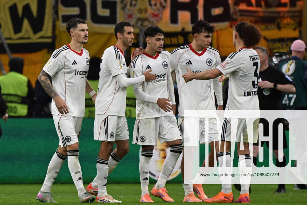 Fussball DFB Pokal 2.Runde, Eintracht Frankfurt - Borussia Dortmund v.l. Fares Chaibi (Eintracht Frankfurt) Enttäuscht, traurig, frustriert Frankfurt am Main