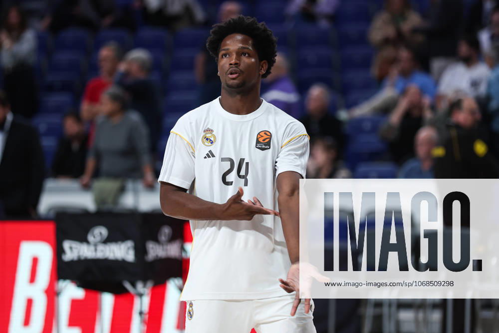 Andres Feliz of Real Madrid warms up during the EuroLeague Regular Season Round 8 match between Real Madrid and Fenerbahce Beko Istanbul at Movistar Arena on October 30, 2025 in Madrid, Spain. Madrid SPAIN - ZUMAa181 20251021_zaa_a181_437