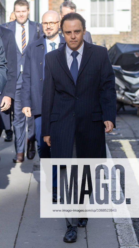 Brazilian Formula One driver FELIPE MASSA arrives at the Royal Courts Of Justice where he is taking legal action against Formula One Management Limited, the FIA and Bernie Ecclestone over the 2008 World Championship, WM, Weltmeisterschaft in which he lost out to Lewis Hamilton by a single point following the Crashgate scandal at that year s Singapore Grand Prix. London United Kingdom - ZUMAs262 20251030_zip_s262_006