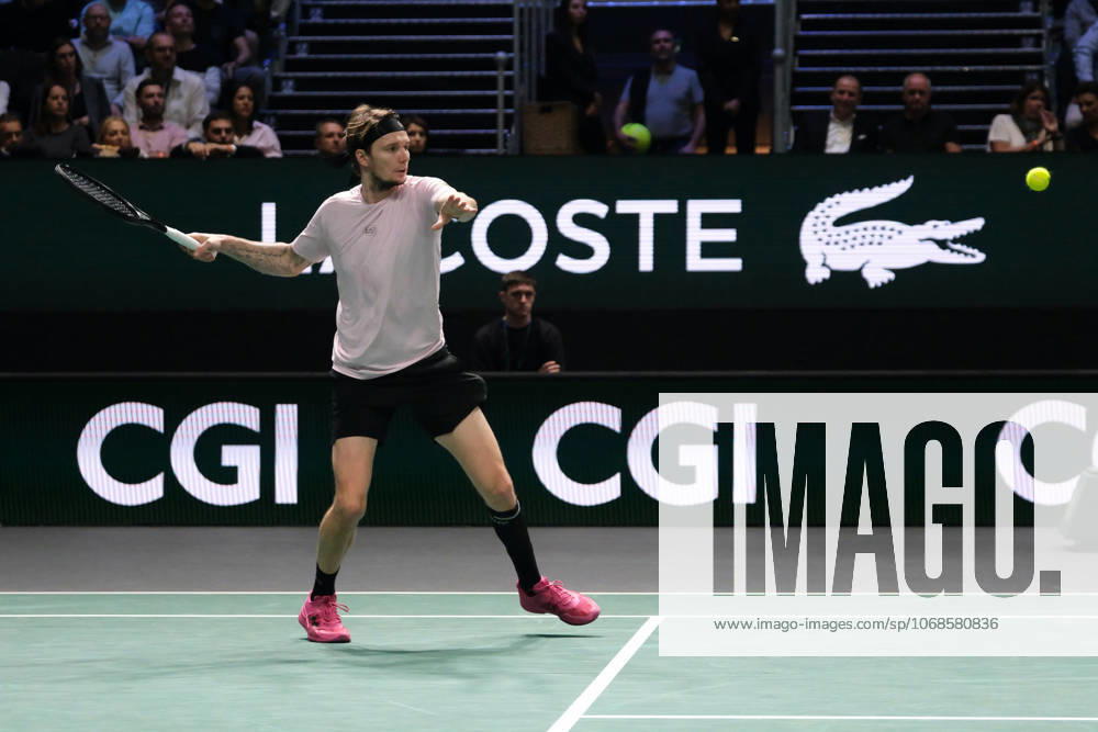 ALEXANDER BUBLIK (KAZ) returns the ball to FELIX AUGER ALIASSIME (CAN)during the semi-final of Rolex Paris Masters 1000 tournament at La Defense Arena Stadium - Nanterre - France..Auger Aliassime won 7:6 6:4 Nanterre France - ZUMAp119 20251101_zaf_p119_002