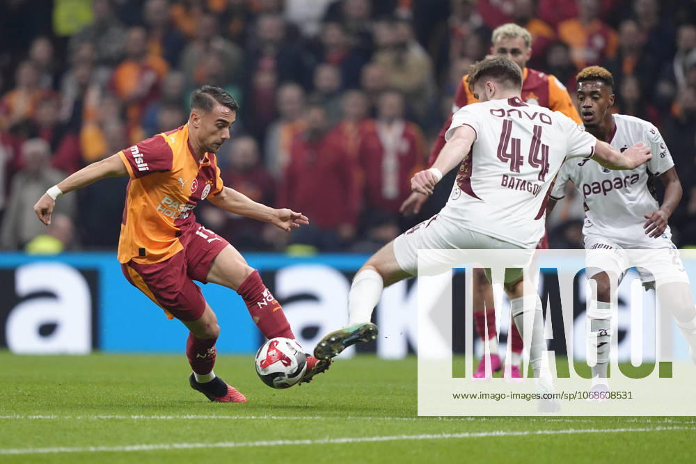 Galatasaray v Trabzonspor Turkish Super League Yunus Akgün of Galatasaray SK is seen in action during the Turkish Super League match between Galatasaray and Trabzonspor at the Rems Park Stadium on November 1, 2025 in Istanbul, Turkey. (Photo by Gokhan Taner Middle East Images) Istanbul Istanbul Türkiye