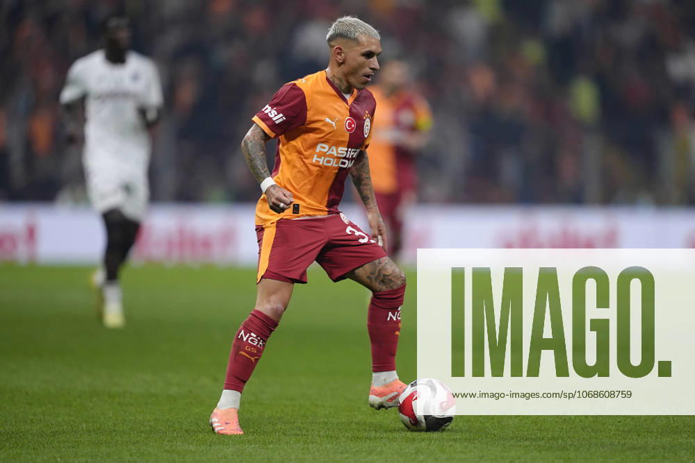 Galatasaray v Trabzonspor Turkish Super League Lucas Sebastian Torreira Di Pascua of Galatasaray SK controls the ball during the Turkish Super League match between Galatasaray and Trabzonspor at the Rems Park Stadium on November 1, 2025 in Istanbul, Turkey. (Photo by Gokhan Taner Middle East Images) Istanbul Istanbul Türkiye