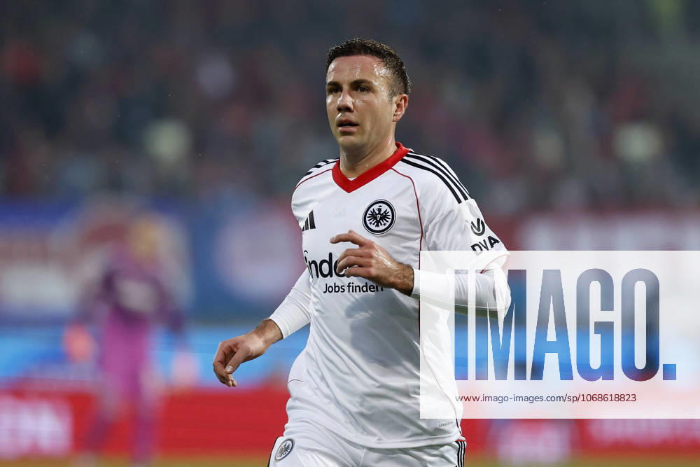 Mario Goetze (Eintracht Frankfurt, 27), 01.11.2025, Fussball, Bundesliga, 1. FC Heidenheim - Eintracht Frankfurt, GER, Heidenheim, Voith-Arena, DFL REGULATIONS PROHIBIT ANY USE OF PHOTOGRAPHS AS IMAGE SEQUENCES AND OR QUASI-VIDEO.