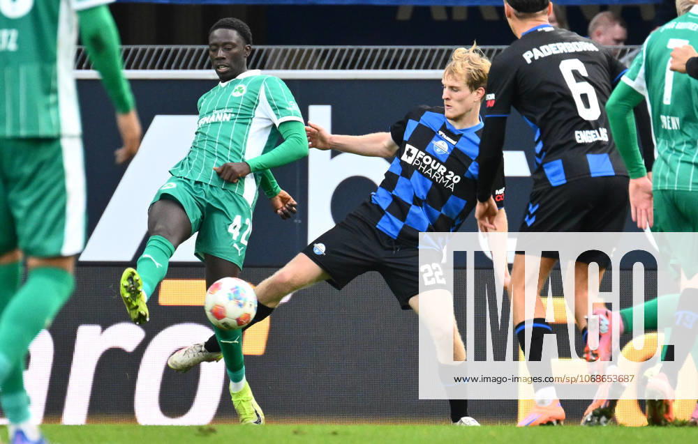 Fussball - Saison 2025 2026 - 2. Fussball - Bundesliga - 11. Spieltag: SC Paderborn 07 SCP - SpVgg Greuther Fürth SGF ( Kleeblatt ) - Sportfoto Zink - - DFL regulations prohibit any use of photographs as image sequences and or quasi-video - only for editorial use - Omar Sillah (42, SpVgg Greuther Fürth ) Mattes Hansen (22, SC Paderborn 07 )