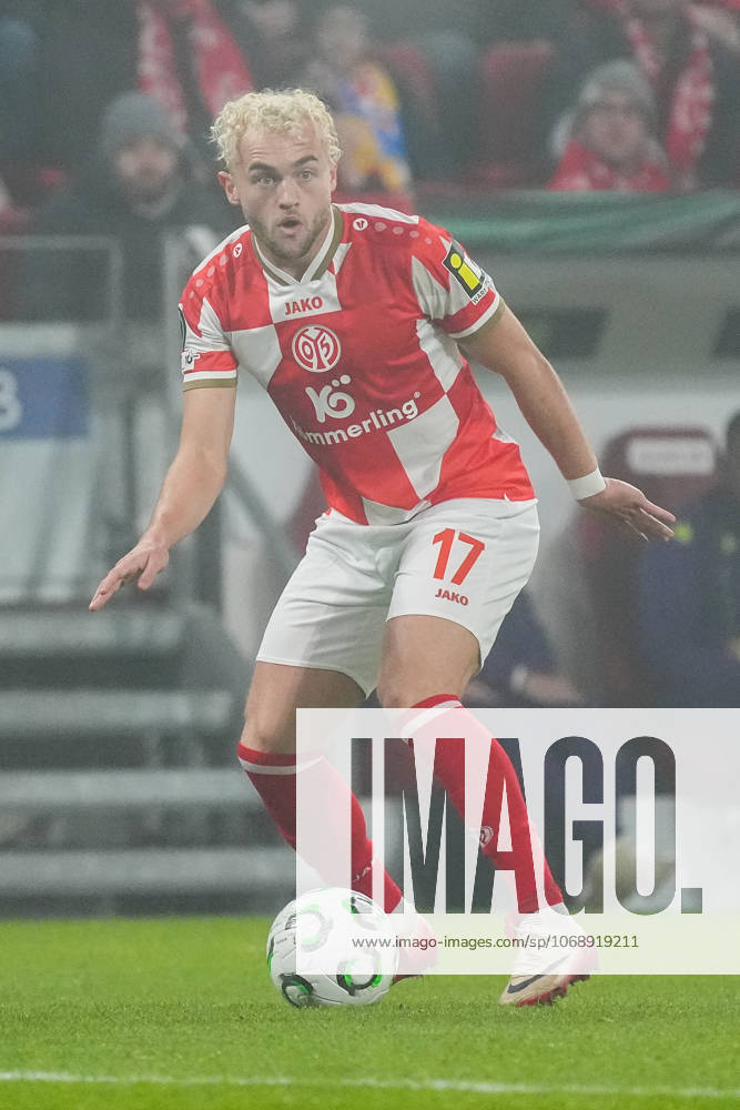 Benedict Hollerbach (1. FSV Mainz 05, 17) - 06.11.2025 1. FSV Mainz 05 vs. AC Florenz MEWA Arena, Europa Conference League