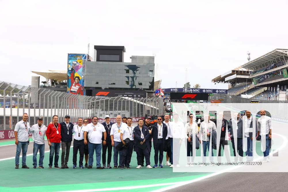 Autodromo Jose Carlos Pace, Interlagos, Formula 1 MSC Cruises Grande Premio de Sao Paulo 2025 , im Bild FIA Renndirektor Rui Marques und FIA Sportdirektor Tim Malyon schauen sich die Strecke in Interlagos an. (Photo by Hasan Bratic DeFodi Images) 05 11 2025, Autodromo Jose Carlos Pace, Interlagos, Formula 1 MSC Cruises Grande Premio de Sao Paulo 2025 , in the picture FIA Race Director Rui Marques and FIA Sport Director Tim Malyon take a look at the track in Interlagos Photo by Hasan Bratic DeFodi Images