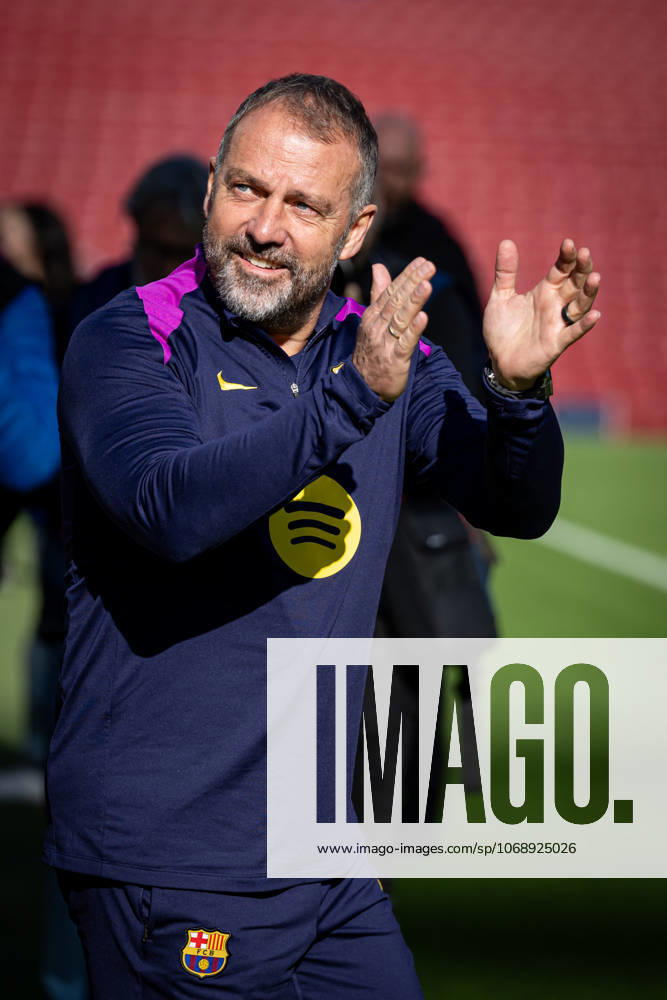 Head Coach Hansi Flick FC Barcelona, Barca seen during the FC Barcelonas first training at Spotify Camp Nou following its renovation. Barcelona Spain - ZUMAs197 20251107_aaa_s197_090