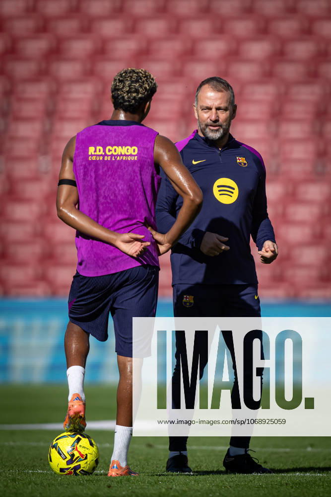 Head Coach Hansi Flick FC Barcelona, Barca and Lamine Yamal (FC Barcelona) seen during the FC Barcelonas first training at Spotify Camp Nou following its renovation. Barcelona Spain - ZUMAs197 20251107_aaa_s197_105