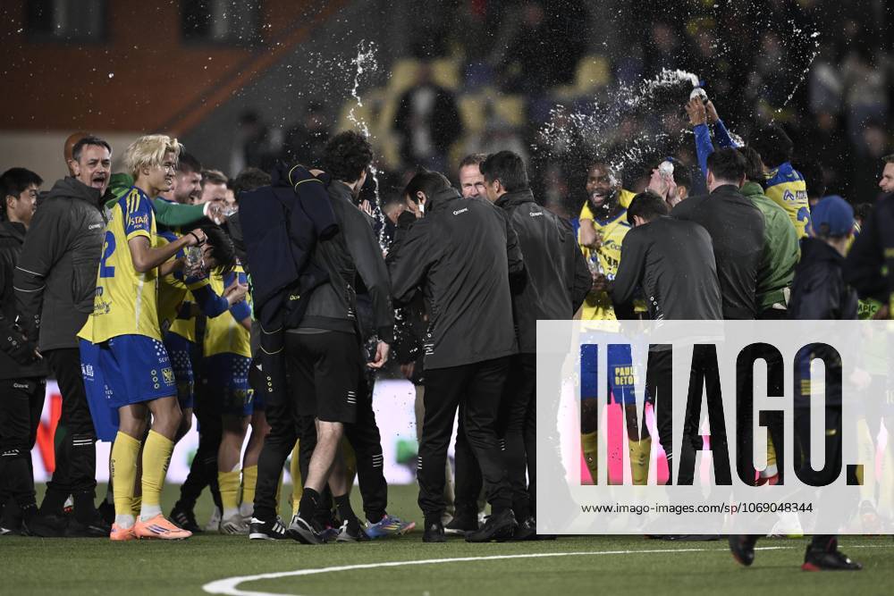 STVV s players celebrate after winning a soccer match between Sint-Truidense V.V. and Standard de Liege, Sunday 09 November 2025 in Sint-Truiden, on day 14 of the 2025-2026 Jupiler Pro League first division of the Belgian championship. JOHAN EYCKENS JohanxEyckens x140456662x