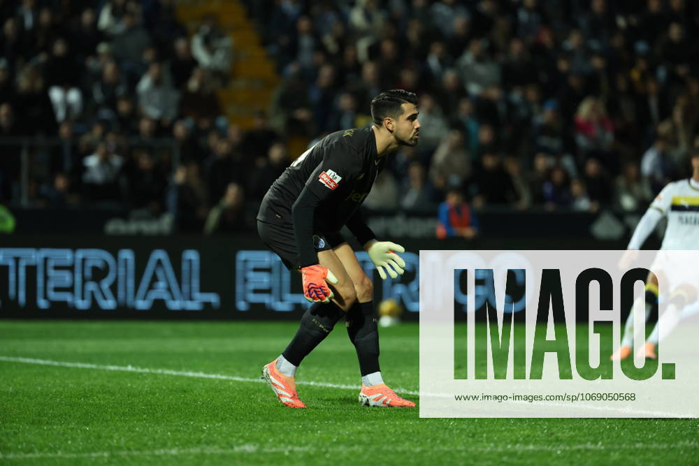 Diogo Costa (FC Porto) in action during the match between FC Famalicao and FC Porto, valid for Liga Portugal Betclic 2025 26 at Est‡dio Municipal de Famalicao das Aves on 9 November 2025. Famalicao Estadio Municipal de Famalicao Famalicao Portugal