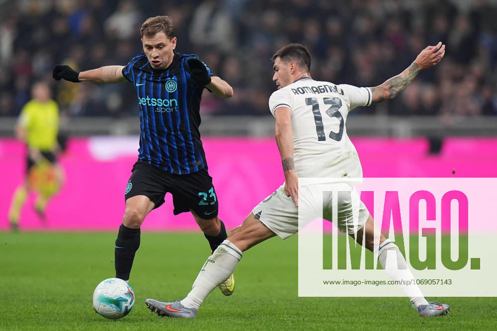 Inter MilanÕs Nicolo Barella fights for the ball with Lazio s Alessio Romagnoli during the Serie A soccer match between Inter and Lazio at the San Siro Stadium in Milan , north Italy - Sunday , November 09 , 2025. - Soccer .