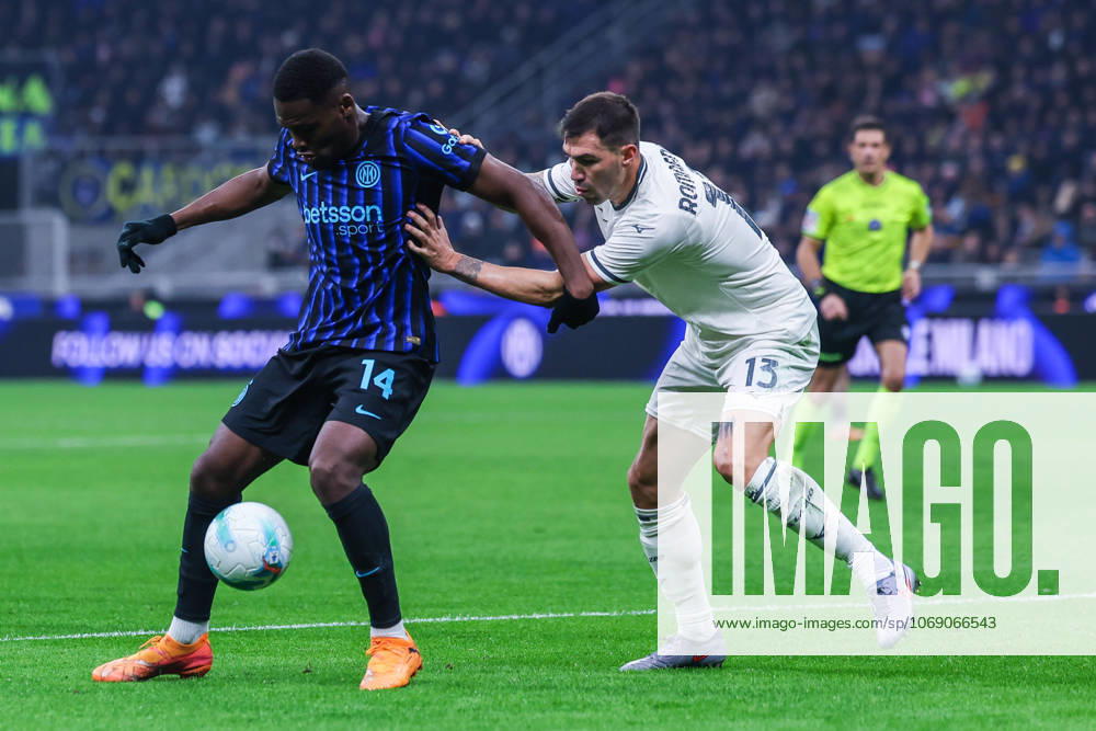 Ange-Yoan Bonny of FC Internazionale competes for the ball with Alessio Romagnoli of SS Lazio during Serie A 2025 26 football match between FC Internazionale and SS Lazio at San Siro Stadium in Milan