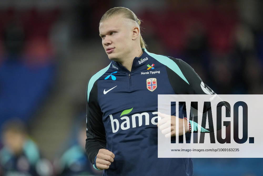 Football, World Cup qualification Norway Estonia Oslo 20251113 Erling Braut Haaland warms up before the World Cup qualifying match in football between Norway and Estonia at Ullevaal Stadion Photo Fredrik Varfjell NTB Oslo Norway RESTRICTED USE FOR BETTING COMPANIES