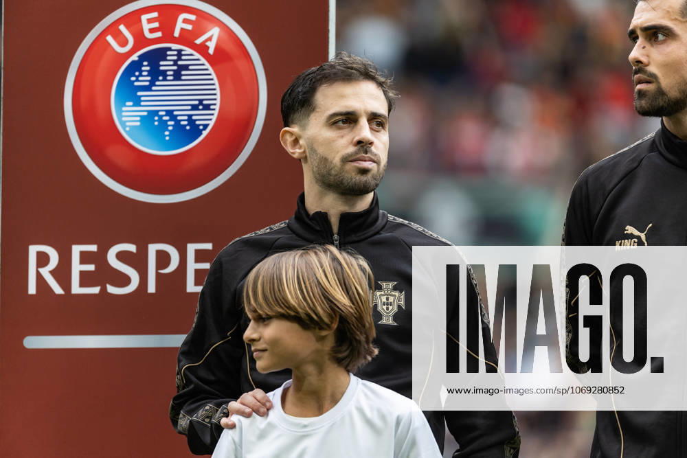 Bernardo Silva ( Portugal national team, Nationalteam ) before the match between Portugal National Team and Armenia National team, valid for 2026 World Cup Qualifiers at Est‡dio do Drag‹o on 16 November 2025. Porto Estadio do Dragao Porto Portugal