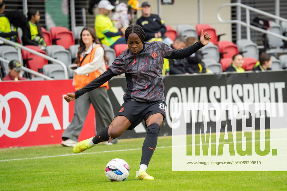Washington D.C., United States, November 15th 2025: Valerin Loboa (88 Portland Thorns FC) warms up ahead of the National Women s Soccer League semifinal match between the Washington Spirit and Portland Thorns FC at Audi Field in Washington D.C., United States. (Taneen Momeni SPP)