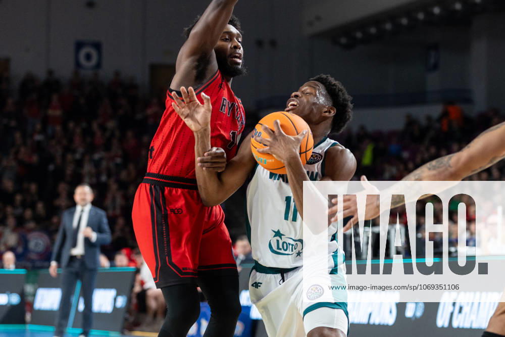 Legia Warszawa - Vilniaus Rytas 18.11.2025 basketball , Warsaw, Basketball Champions League BCL (koszykowka, Liga Mistrzow), game match Legia Warszawa - Vilniaus Rytas ( Vilnius ) image shows: Jordan Walker (L) Ben Shungu (R) photo Katarzyna Plewczynska Fotostyk
