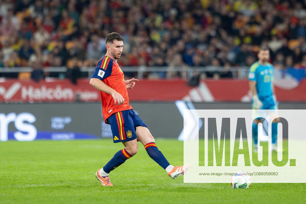 Spain v Turkiye - FIFA World Cup, WM, Weltmeisterschaft, Fussball 2026 Qualifier SEVILLE, SPAIN - NOVEMBER 18: Aymeric Laporte of Spain and Athletic Club passes the ball during to the FIFA World Cup 2026 qualifier match between Spain and Turkiye at Estadio de La Cartuja on November 18, 2025 in Seville, Spain. (Photos by Gabriel Colchero Photo Players Images Magara Press) Sevilla Estadio de la Cartuja Sevilla Spain