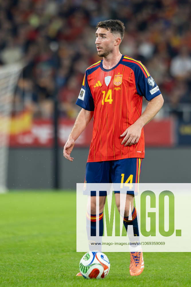 Spain v Turkiye - FIFA World Cup, WM, Weltmeisterschaft, Fussball 2026 Qualifier SEVILLE, SPAIN - NOVEMBER 18: Aymeric Laporte of Spain and Athletic Club in action during to the FIFA World Cup 2026 qualifier match between Spain and Turkiye at Estadio de La Cartuja on November 18, 2025 in Seville, Spain. (Photos by Gabriel Colchero Photo Players Images Magara Press) Sevilla Estadio de la Cartuja Sevilla Spain