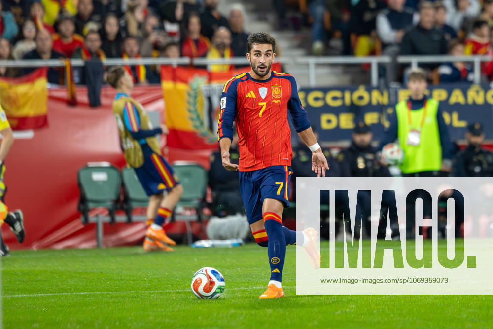 Spain v Turkiye - FIFA World Cup, WM, Weltmeisterschaft, Fussball 2026 Qualifier SEVILLE, SPAIN - NOVEMBER 18: Ferran Torres Garcia of Spain and FC Barcelona, Barca runs with the ball during to the FIFA World Cup 2026 qualifier match between Spain and Turkiye at Estadio de La Cartuja on November 18, 2025 in Seville, Spain. (Photos by Gabriel Colchero Photo Players Images Magara Press) Sevilla Estadio de la Cartuja Sevilla Spain