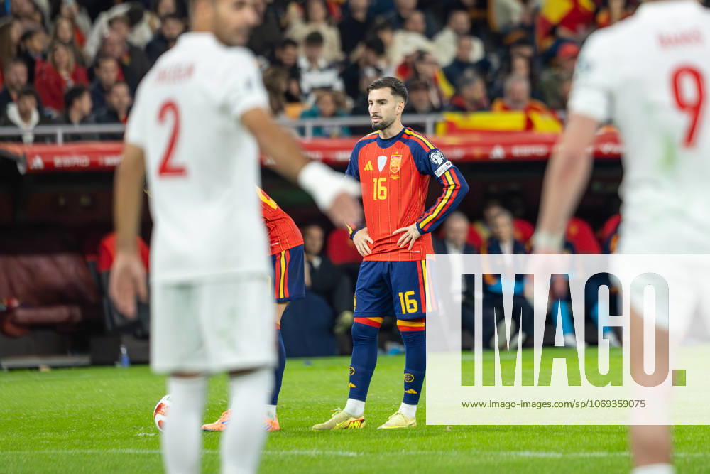 Spain v Turkiye - FIFA World Cup, WM, Weltmeisterschaft, Fussball 2026 Qualifier SEVILLE, SPAIN - NOVEMBER 18: Alex Baena of Spain and Atletico de Madrid looks on during to the FIFA World Cup 2026 qualifier match between Spain and Turkiye at Estadio de La Cartuja on November 18, 2025 in Seville, Spain. (Photos by Gabriel Colchero Photo Players Images Magara Press) Sevilla Estadio de la Cartuja Sevilla Spain