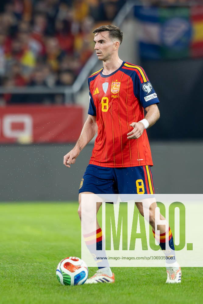 Spain v Turkiye - FIFA World Cup, WM, Weltmeisterschaft, Fussball 2026 Qualifier SEVILLE, SPAIN - NOVEMBER 18: Fabian Ruiz of Spain and Paris Saint-Germain FC runs with the ball during to the FIFA World Cup 2026 qualifier match between Spain and Turkiye at Estadio de La Cartuja on November 18, 2025 in Seville, Spain. (Photos by Gabriel Colchero Photo Players Images Magara Press) Sevilla Estadio de la Cartuja Sevilla Spain