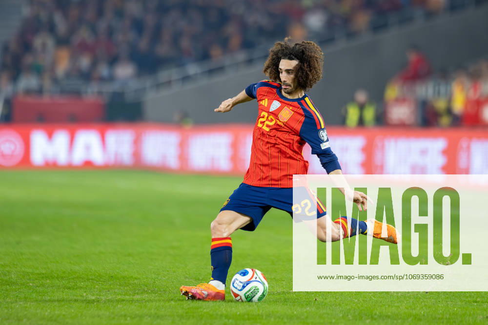 Spain v Turkiye - FIFA World Cup, WM, Weltmeisterschaft, Fussball 2026 Qualifier SEVILLE, SPAIN - NOVEMBER 18: Marc Cucurella Saseta of Spain and Chelsea passes the ball during to the FIFA World Cup 2026 qualifier match between Spain and Turkiye at Estadio de La Cartuja on November 18, 2025 in Seville, Spain. (Photos by Gabriel Colchero Photo Players Images Magara Press) Sevilla Estadio de la Cartuja Sevilla Spain