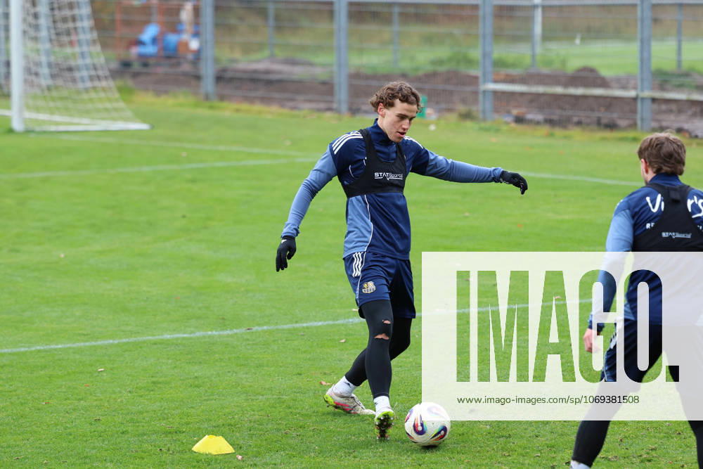 Fussball 3.Liga, 1. FC Saarbrücken - Training v.l. Lasse Wilhelm (1.FC Saarbruecken) Saarbrücken