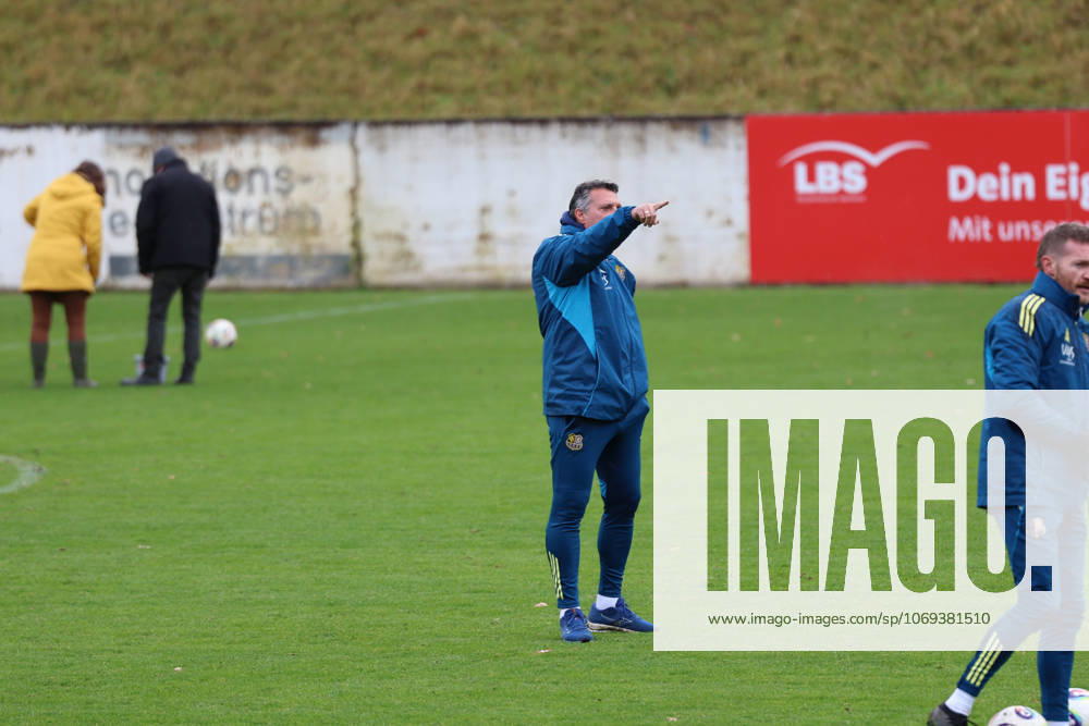 Fussball 3.Liga, 1. FC Saarbrücken - Training v.l. Alois Schwartz Trainer (1.FC Saarbruecken) Saarbrücken