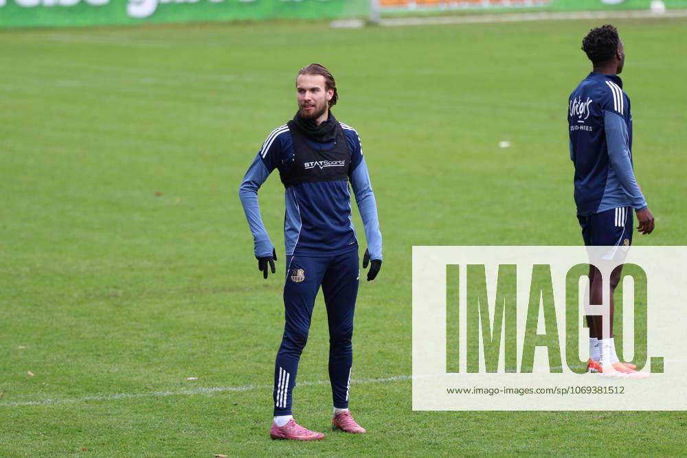 Fussball 3.Liga, 1. FC Saarbrücken - Training v.l. Niko Bretschneider (1.FC Saarbruecken) Saarbrücken