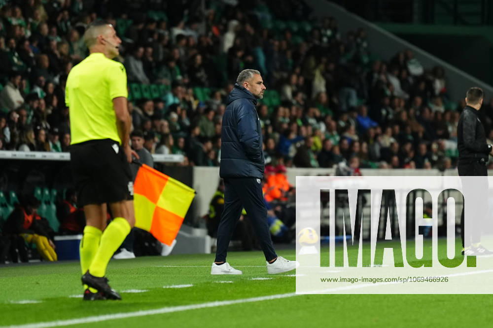 Taca de Portugal - Sporting CP v AC Marinhense (Foto: Joao Alvarinhas Avant Sports) Treinador Rui Borges do Sporting CP durante a partida entre o Sporting CP e o AC Marinhense, a contar para a Taca de Portugal no Estadio Jose Alvalade - Novembro 22, 2025 - Lisboa, Portugal. (Foto: Joao Alvarinhas Avant Sports) Lisboa Estadio Jose Alvalade Portugal