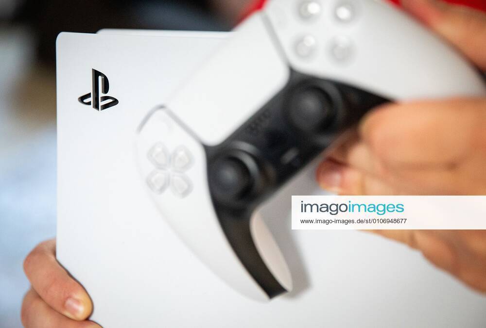 Dordrecht - Nederlandse gamers kunnen vanaf vandaag de langverwachte PlayStation 5 gameconsole van Sony aanschaffen, heeft het Japanse elektronicaconcern bekendgemaakt. In Japan, Zuid-Korea, de Verenigde Staten, Canada, Mexico, Australië en Nieuw-Zeeland kunnen liefhebbers er al een week eerder een kopen. Foto: ANP HH Jeffrey Groeneweg