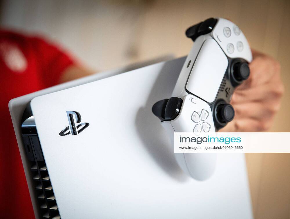 Dordrecht - Nederlandse gamers kunnen vanaf vandaag de langverwachte PlayStation 5 gameconsole van Sony aanschaffen, heeft het Japanse elektronicaconcern bekendgemaakt. In Japan, Zuid-Korea, de Verenigde Staten, Canada, Mexico, Australië en Nieuw-Zeeland kunnen liefhebbers er al een week eerder een kopen. Foto: ANP HH Jeffrey Groeneweg