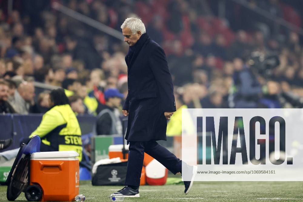AMSTERDAM - SL Benfica coach Jose Mourinho during the Champions League match between AFC Ajax and SL Benfica at the Johan Cruijff ArenA on November 25, 2025, in Amsterdam, Netherlands. ANP HOLLANDSE HOOGTE MAURICE VAN STEEN UEFA Champions League Matchday 5 2025-2026 ANPxSportx xMauricexvanxSteenxIVx 543066212 originalFilename: 543066212