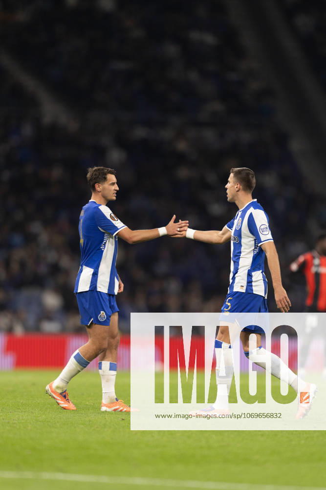 Jakub Kiwior and Jan Bednarek seen during UEFA Europa League game between teams of FC Porto and OGC Nice (Bernardo Benjamim Ball Raw Images) Porto Estadio do Dragao Portugal
